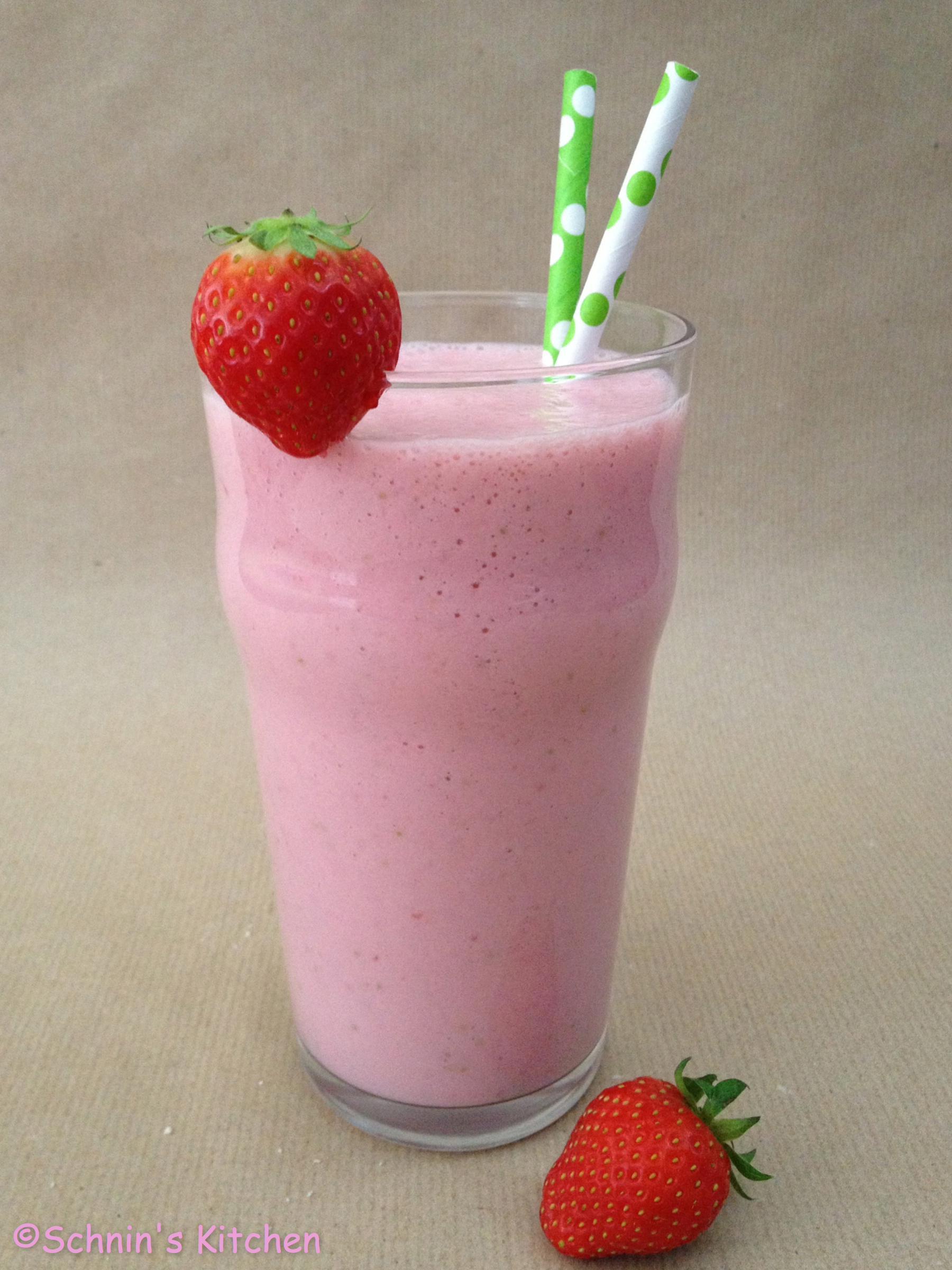 Erdbeer-Joghurt-Smoothie - Schnin&amp;#39;s Kitchen