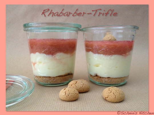 Schnin's Kitchen: Rhabarber-Trifle mit Amarettini & Vanillecreme